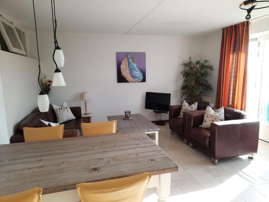 Beach Apartment +/- 5 Minutes To Sea, Self Checkin ユリアーナドルプ エクステリア 写真